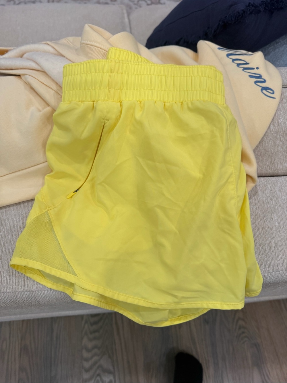All in motion Yellow Athletic Shorts Women’s Medium ~ GOOD CONDITION - Picture 9 of 9